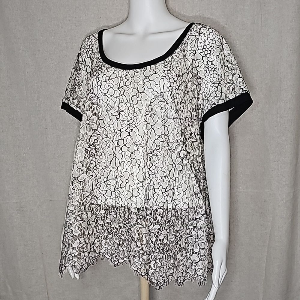 Torrid Black and White Lace Top Size 2 (2X)